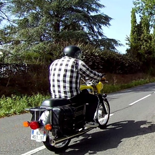 Ravi de troquer sa Harley pour un 125 MZ !