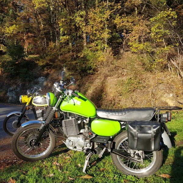 Balade avec sa copine 125 TS jaune, Itinéraire Vallée du Viaur